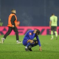 Navijači potjerali igrače Dinama u svlačionicu, Dinamo - Slaven Belupo, 6.12.2024.