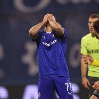 Navijači potjerali igrače Dinama u svlačionicu, Dinamo - Slaven Belupo, 6.12.2024.