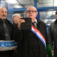 Dražen Keleminec predaje potpise za kandidaturu