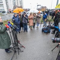 Ivana Kekin ispred privatne klinike Dragana Primorca održala presicu o privatizaciji zdravstva