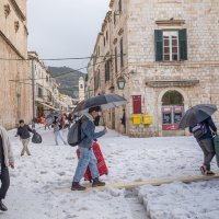 Zabijelio se Dubrovnik, pala jaka tuča, Stradun pun leda
