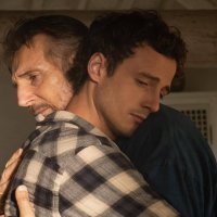 Liam Neeson sa sinom Michealom