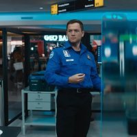 Taron Egerton u filmu 'Carry-On'