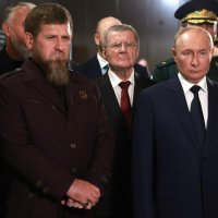 Ramzan Kadirov i Vladimir Putin u obilasku čečenskih vojnih postrojbi