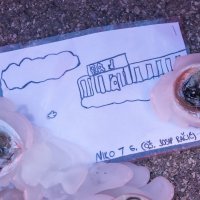 Dan nakon tragedije građani pale lampione ispred OŠ Prečko