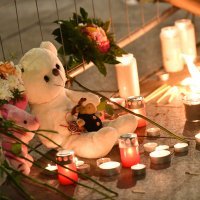 Građani Beograda odali počast žrtvama napada u OŠ Prečko u Zagrebu