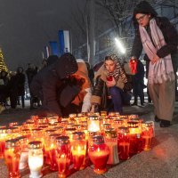 Osječani paljenjem lampionaizrazili su solidarnost