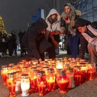 Osječani paljenjem lampionaizrazili su solidarnost