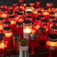 Osječani paljenjem lampionaizrazili su solidarnost