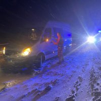 Šibenski HGSS-ovci tijekom noći spasili šestero ljudi koji su zaglavili u snijegu na cesti Knin - Gračac