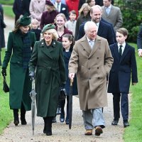 Kraljica Camilla, kralj Charles III, Kate Middleton, Princ William, Princeza s Charlotte, prinčevi George i Louis (2)