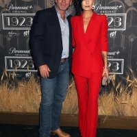 Taylor Sheridan sa suprugom Nicole