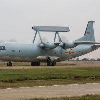 KJ-200 s prepoznatljivim radarom koji podsjeća na Saabova rješenja