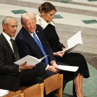 Barack Obama i Donald Trump na ispraćaju Jimmyja Cartera