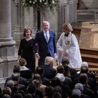 George W. Bush sa suprugom na sprovodu Jimmyja Cartera