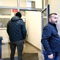 Policija pred zgradom Tee Franić