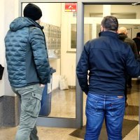 Policija pred zgradom Tee Franić