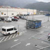 Prazna parkirališta trgovačkih lanaca u Splitu