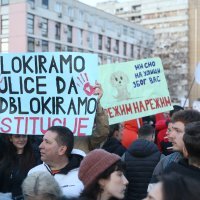 Studenti s građanima i dalje blokiraju Most slobode u Novom Sadu
