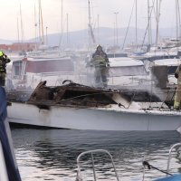 Izgorjele dvije brodice u lučici Spinut u Splitu