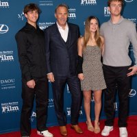 Kevin Costner s djecom