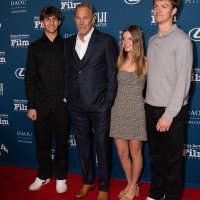 Kevin Costner s djecom