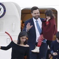 Usha Vance i JD Vance s djecom