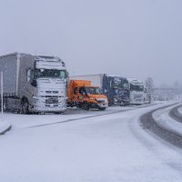 Na dionici autoceste pada gusti snijeg