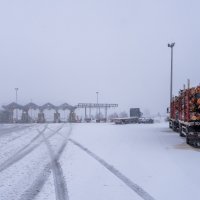 Na dionici autoceste pada gusti snijeg