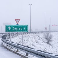 Na dionici autoceste pada gusti snijeg