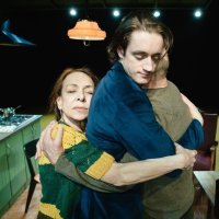 ZKM-Sin-Majka-Otac-Sjede-Za-Stolom-i-Dugo-S╠iute12