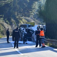 Odlomila se stijena i pala na kombi vozilo kod Dubrovnika