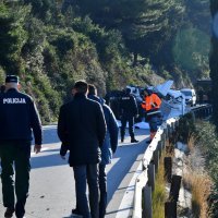 Odlomila se stijena i pala na kombi vozilo kod Dubrovnika