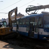 Nesreća u Osijeku, bager udario u tramvaj i prevrnuo ga