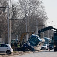 Nesreća u Osijeku, bager udario u tramvaj i prevrnuo ga