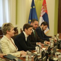 Ana Brnabić i Tonino Picula na sastanku u Beogradu