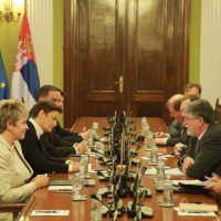 Ana Brnabić i Tonino Picula na sastanku u Beogradu