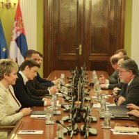 Ana Brnabić i Tonino Picula na sastanku u Beogradu