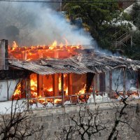 Požar na nekadašnjem restoranu Amfora u Voloskom
