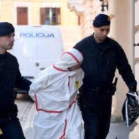 Privođenje osumnjičenog za ubojstvo u Zadru