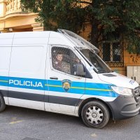 Policija odvodi Gorana Krunića i ostale iz USKOK-a