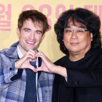 Robert Pattinson i Bong Joon-ho