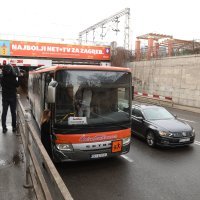 Zaglavljeni autobus u Miramarskoj