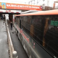 Zaglavljeni autobus u Miramarskoj