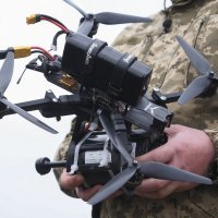 FPV dron s optičkim kabelom