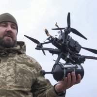 FPV dron s optičkim kabelom