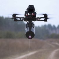 FPV dron s optičkim kabelom