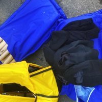 Beograd: Policija u automobilu pronašla veću količinu molotovljevih koktela, palice, fantomke i zaštitne rukavice