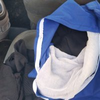 Beograd: Policija u automobilu pronašla veću količinu molotovljevih koktela, palice, fantomke i zaštitne rukavice