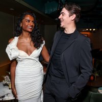 Hero Fiennes-Tiffin i Simone Ashley